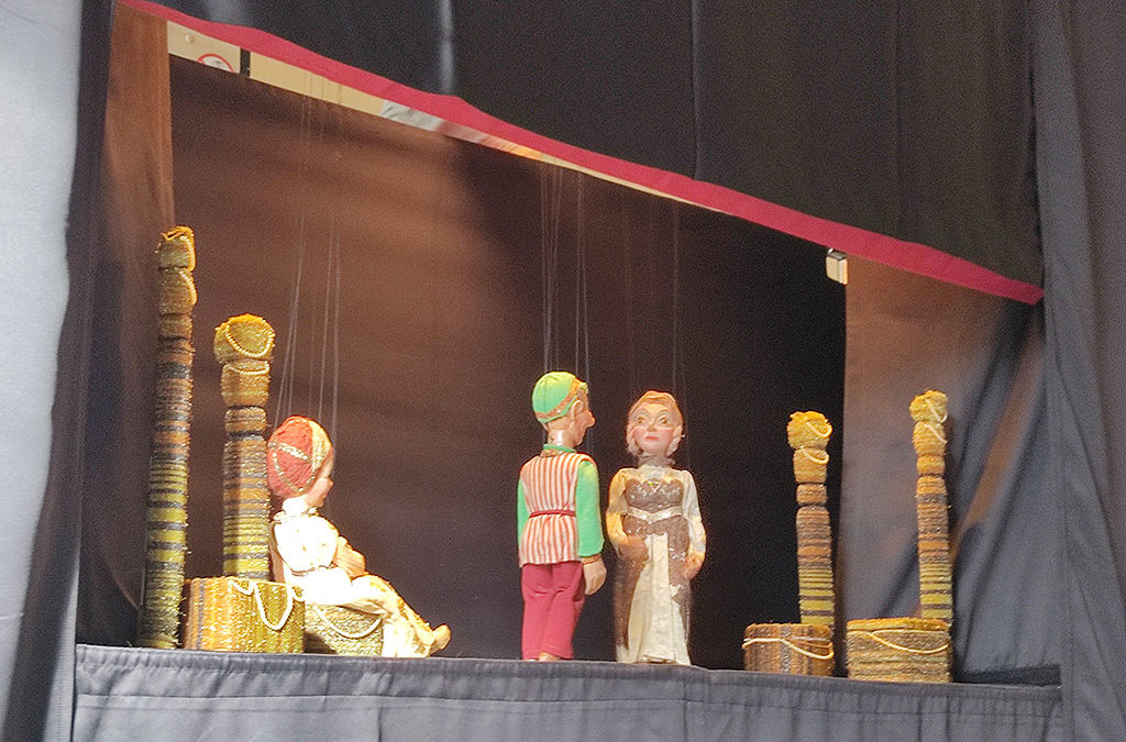Eine schöne Tradition: Puppenspieler und Märchenerzählerin wieder zu Besuch